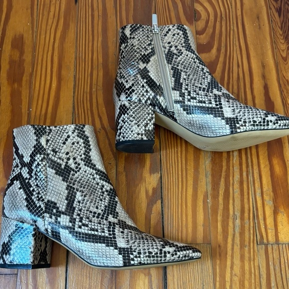 Marc Fisher Snakeskin Leather Ankle Boots Pointed Toe Chunky Heel Booties 7M - Picture 2 of 8